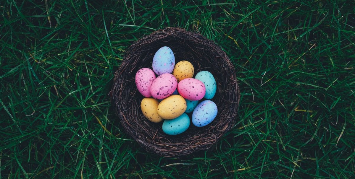 equinozio di primavera uova colorate rituali tarocchi